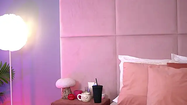 AlmaLuv online show from December 1, 3:55 am