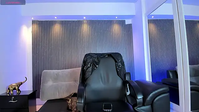 Alessia Taylorr online show from December 18, 12:22 pm