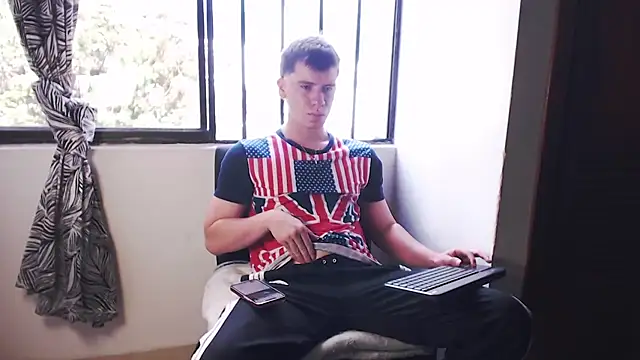 Snapshot of harry_greg21 chatting on September 12, 8:53 pm harry greg21 online show from September 12, 8:53 pm