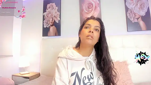 Sweetdreamses  online show from February 3, 12:25 pm