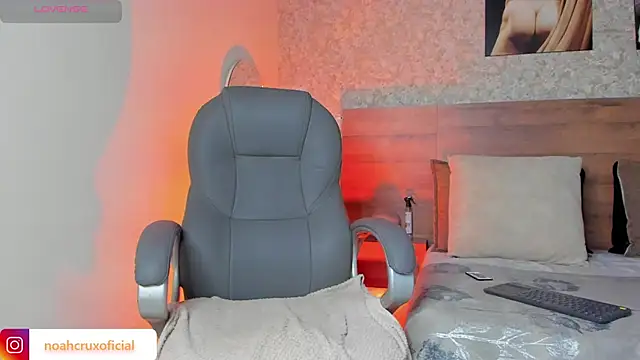 noah crux online show from September 20, 8:10 pm