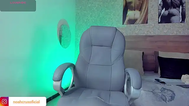 noah crux online show from October 14, 8:20 pm