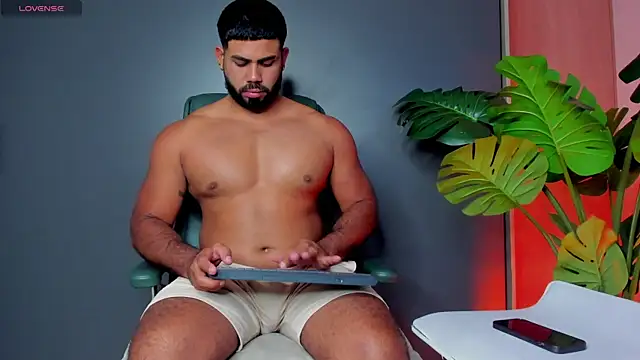 Snapshot of noah_crux chatting on May 2, 2:27 am noah crux online show from May 2, 2:27 am
