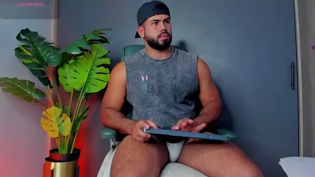 Snapshot of noah_crux chatting on May 6, 9:53 pm noah crux online show from May 6, 9:53 pm