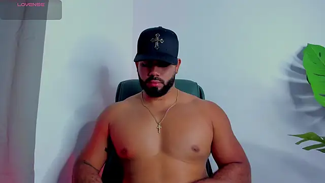 Snapshot of noah_crux chatting on June 16, 8:33 pm noah crux online show from June 16, 8:33 pm