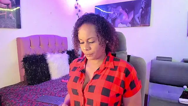 Snapshot of Camille_rose_ chatting on December 11, 11:10 pm Camille rose online show from December 11, 11:10 pm