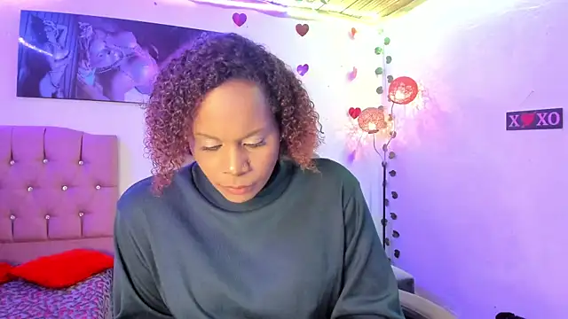 Snapshot of Camille_rose_ chatting on February 19, 12:03 am Camille rose online show from February 19, 12:03 am