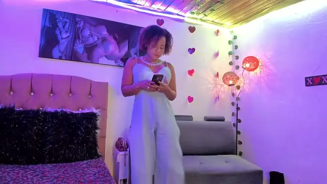 Snapshot of Camille_rose_ chatting on March 15, 12:24 pm Camille rose online show from March 15, 12:24 pm