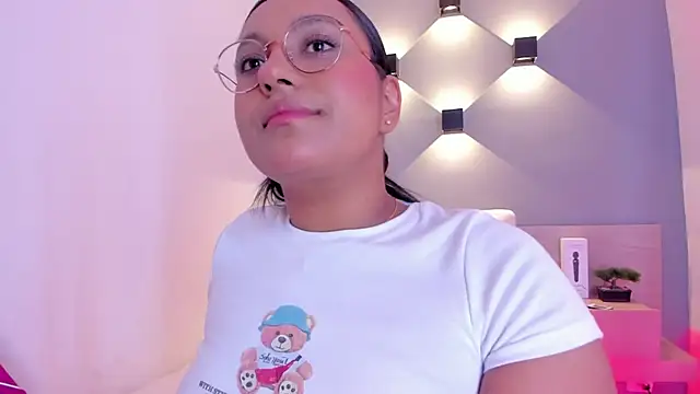 ellamontoya online show from February 5, 4:27 am