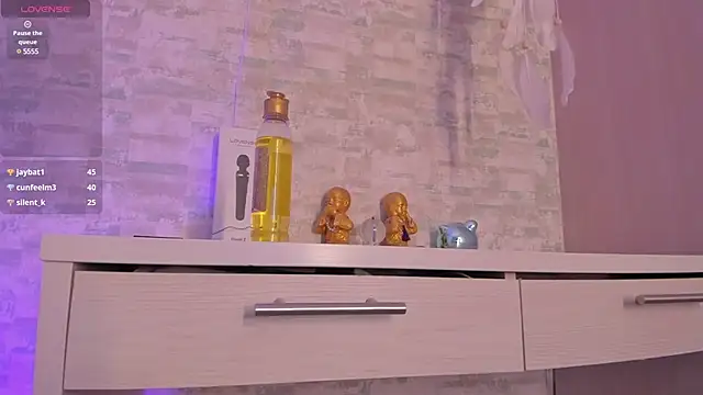 ellamontoya online show from March 2, 7:21 am