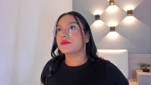 ellamontoya online show from September 19, 11:11 am