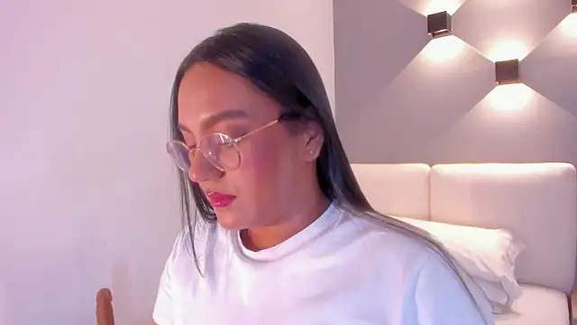 ellamontoya online show from September 23, 7:55 am