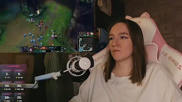 MoonlishSiren online show from April 9, 10:15 pm