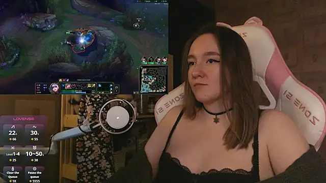 Snapshot of MoonlishSiren chatting on May 22, 8:14 pm MoonlishSiren online show from May 22, 8:14 pm