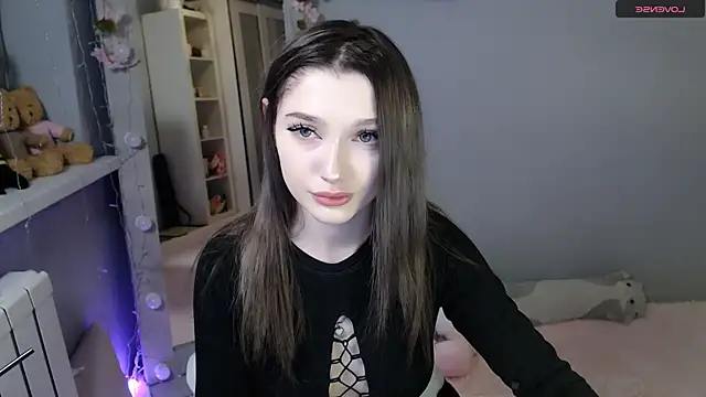 White kitty01 online show from December 7, 2:46 pm