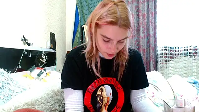 Snapshot of Sophie_Bell chatting on May 10, 4:34 pm Sophie Bell online show from May 10, 4:34 pm