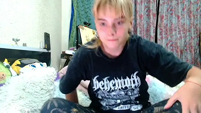 Snapshot of Sophie_Bell chatting on May 25, 8:37 pm Sophie Bell online show from May 25, 8:37 pm