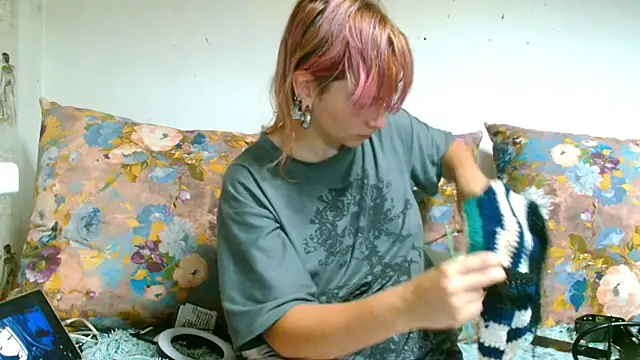 Sophie Bell online show from July 13, 6:00 pm