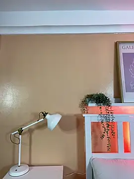 KendalMilleer online show from April 13, 9:15 am