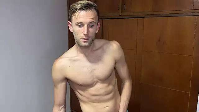 Snapshot of aquilesmade chatting on December 4, 1:03 am aquilesmade online show from December 4, 1:03 am