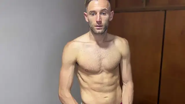 Snapshot of aquilesmade chatting on December 8, 12:07 am aquilesmade online show from December 8, 12:07 am