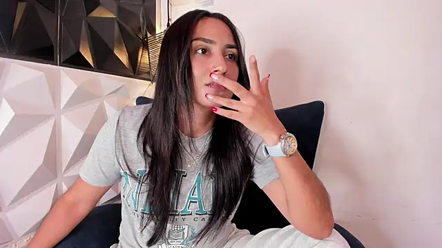 Snapshot of lia_sofiia chatting on December 15, 1:32 pm lia sofiia online show from December 15, 1:32 pm