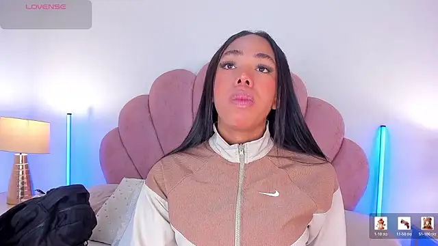 Nicole Paradise online show from March 3, 12:44 pm