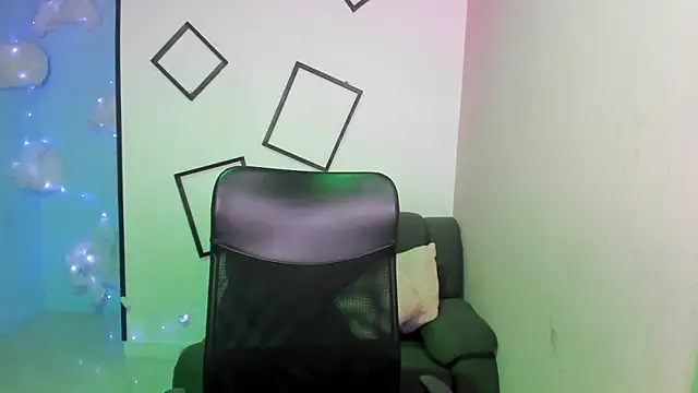 Aurora 18 online show from October 23, 2:49 pm