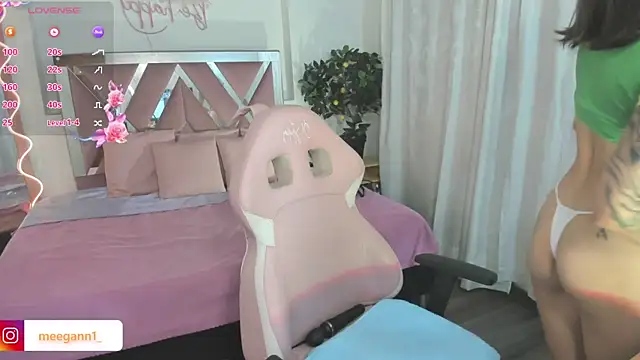 Snapshot of meggan_tay chatting on January 15, 7:44 pm meggan tay online show from January 15, 7:44 pm