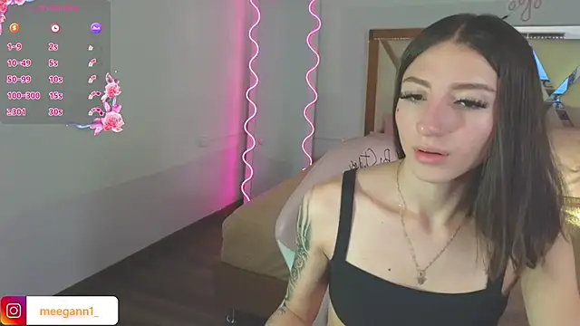 Snapshot of meggan_tay chatting on February 1, 3:52 am meggan tay online show from February 1, 3:52 am