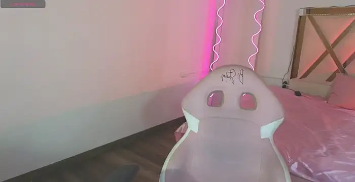 Snapshot of meggan_tay chatting on February 18, 10:16 am meggan tay online show from February 18, 10:16 am