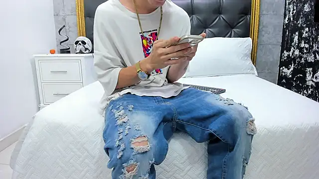 MarcusCollinss  online show from December 6, 12:49 pm