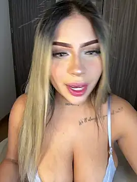 Snapshot of MiaWhitePink_ chatting on July 10, 5:34 am MiaWhitePink online show from July 10, 5:34 am