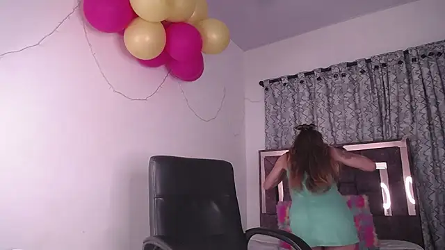 alejandrafitt online show from February 7, 1:25 am