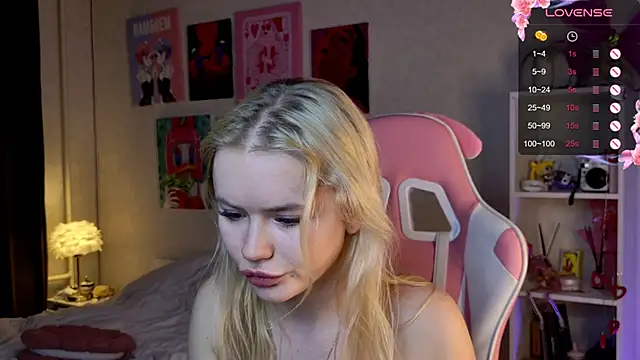 LexieLoree online show from January 29, 7:04 am