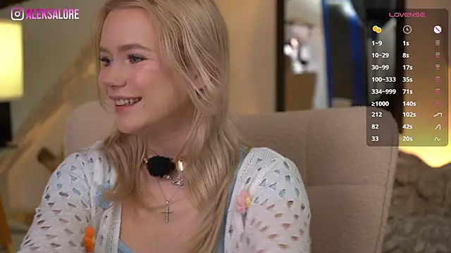 LexieLoree online show from January 7, 4:04 am