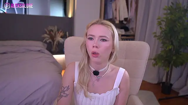 LexieLoree online show from March 21, 3:22 am