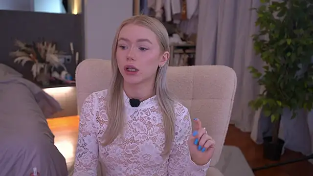 LexieLoree online show from April 4, 2:43 am