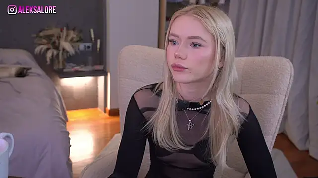 LexieLoree online show from April 13, 2:28 am