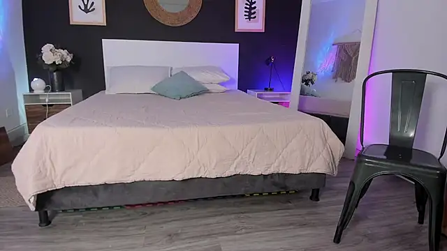 VioletPaket online show from February 9, 11:36 am