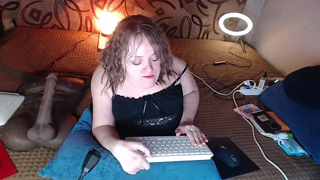 Snapshot of MiniNatalie chatting on January 24, 8:11 pm MiniNatalie online show from January 24, 8:11 pm