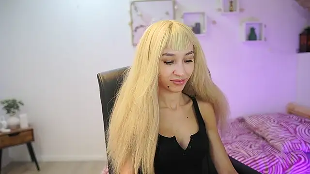 Amai  Liu online show from November 24, 7:13 pm