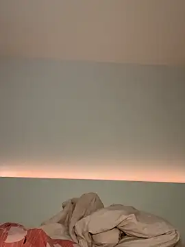 Mia-Minou online show from March 15, 9:37 am