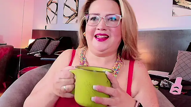 Snapshot of MartinaCaycedo chatting on January 9, 9:27 am MartinaCaycedo online show from January 9, 9:27 am