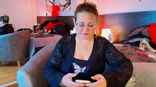 Snapshot of MartinaCaycedo chatting on February 9, 3:23 pm MartinaCaycedo online show from February 9, 3:23 pm