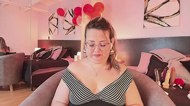 Snapshot of MartinaCaycedo chatting on February 15, 12:54 pm MartinaCaycedo online show from February 15, 12:54 pm