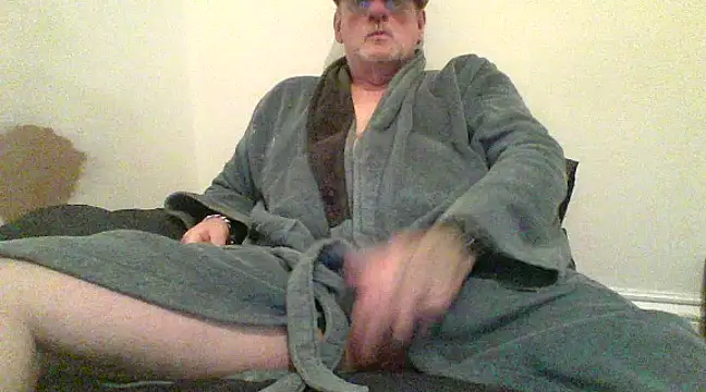 Snapshot of oldenglishguy chatting on December 3, 9:23 pm oldenglishguy online show from December 3, 9:23 pm