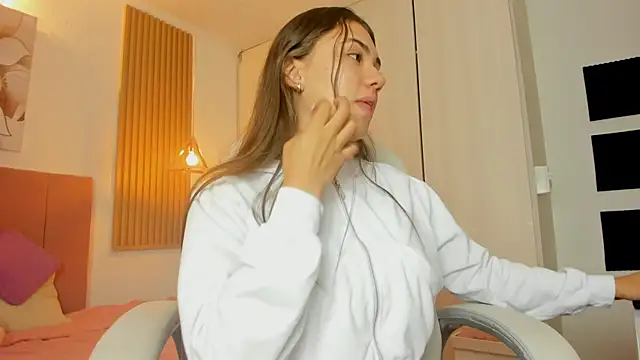 mia nevaeh online show from January 5, 9:03 pm