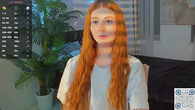 Snapshot of Freckle_Diyana chatting on February 24, 1:46 am Freckle Diyana online show from February 24, 1:46 am