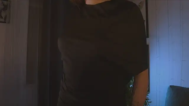 Snapshot of Freckle_Diyana chatting on October 1, 10:16 pm Freckle Diyana online show from October 1, 10:16 pm